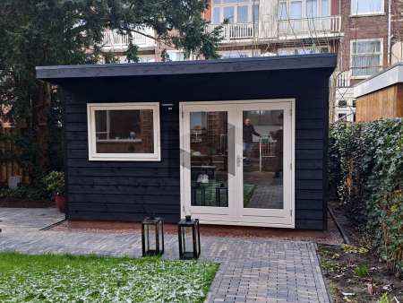 Tuinhuis als extra slaapkamer uitgevoerd.